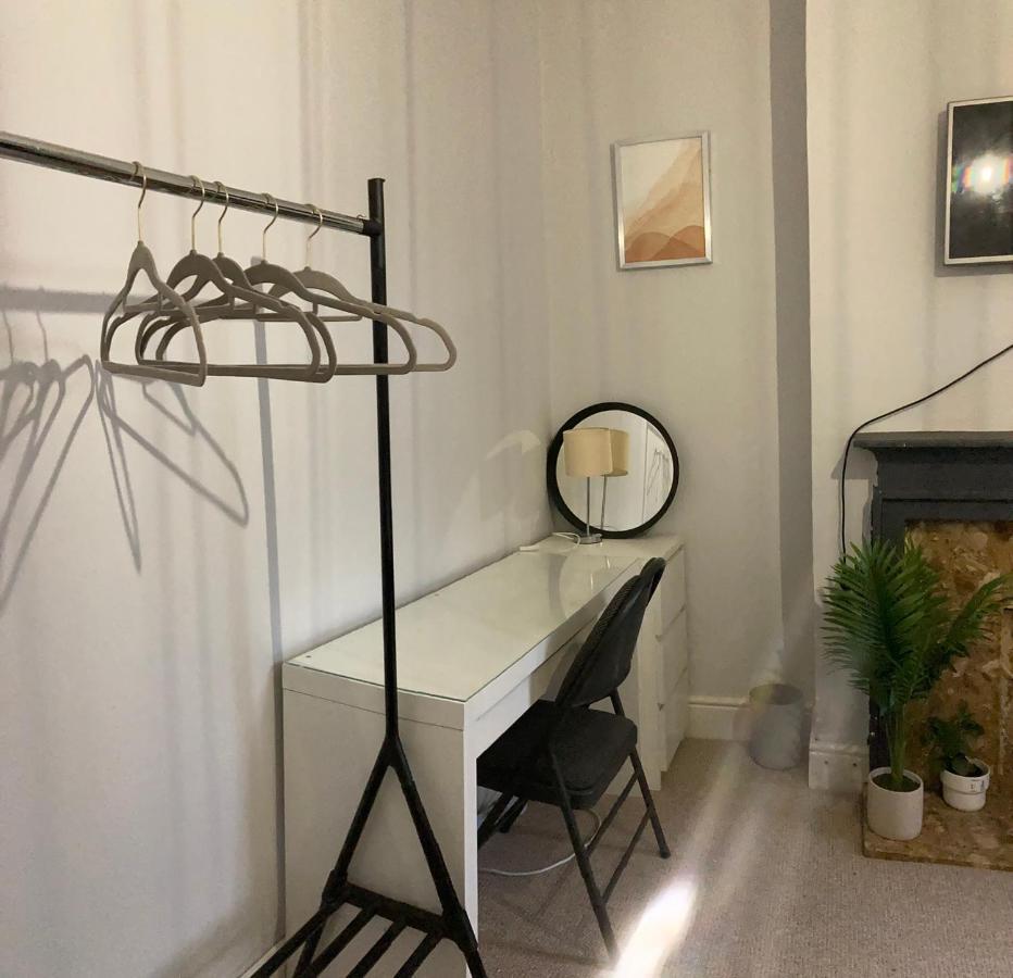 Cozy Private Room Лондон Экстерьер фото