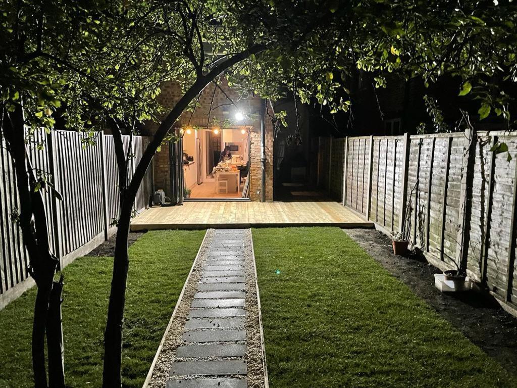 Cozy Private Room Лондон Экстерьер фото