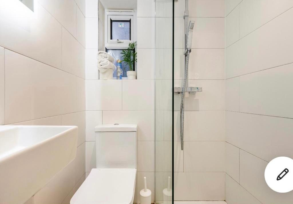 Cozy Private Room Лондон Экстерьер фото