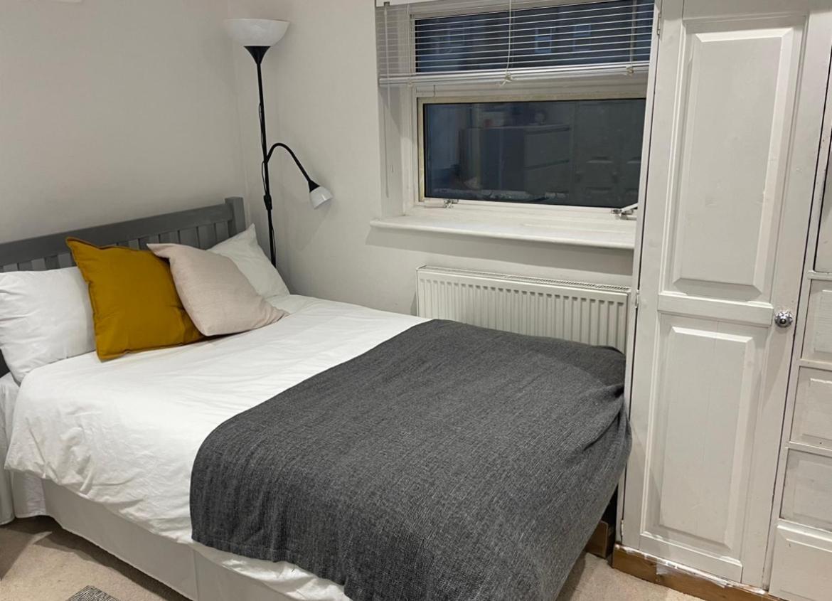 Cozy Private Room Лондон Экстерьер фото